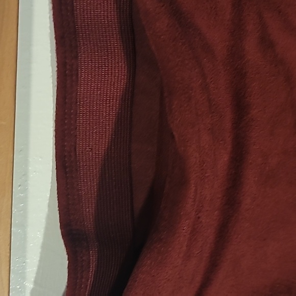 women's skirt above the knee with kangaroo pockets - Picture 3 of 4